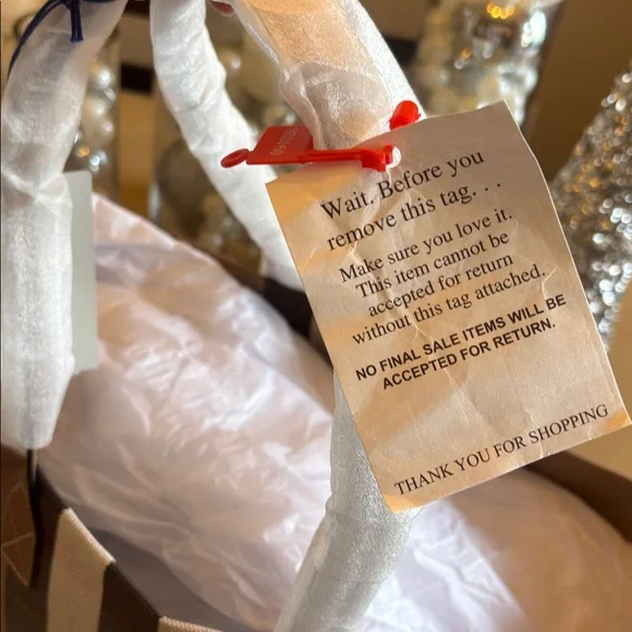 NWT Burberry Classic Checkered Canvas Tote - Picture 9 of 10